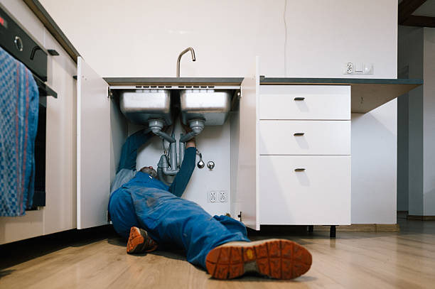 Professional Leak Detection technician working in Selma, TX